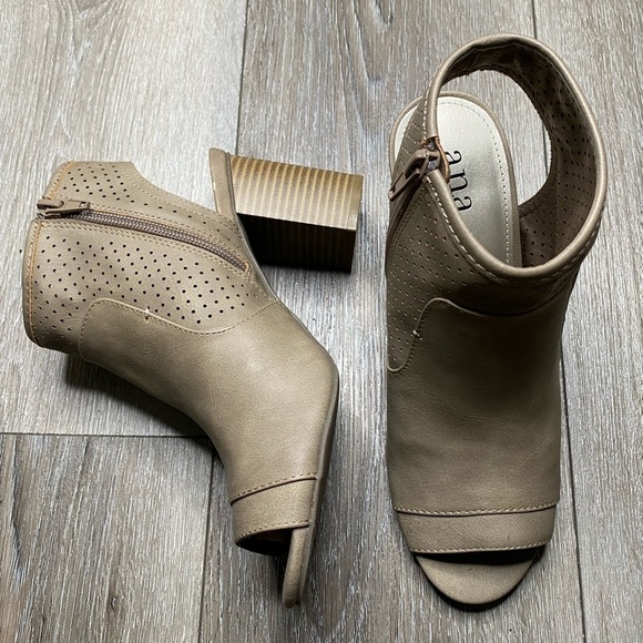 a.n.a A New Approach Women’s Brown Peep Toe Booties Tasha 7M - Picture 5 of 16